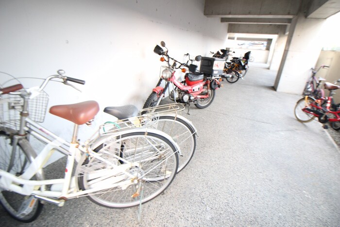 物件外観写真5　(駐輪場)