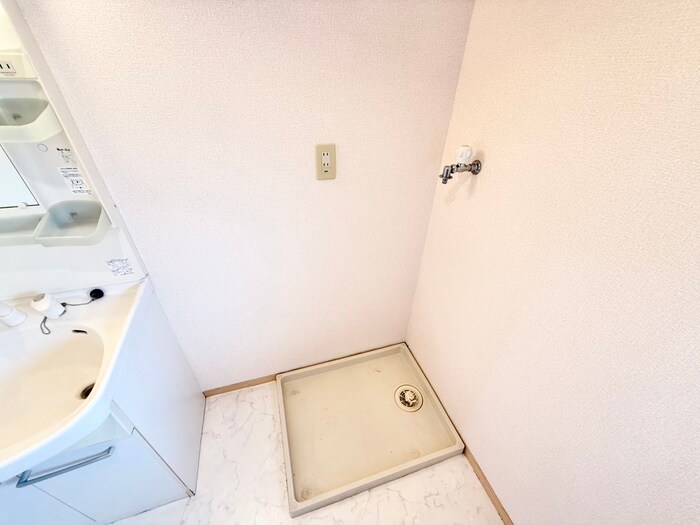 物件内観写真16　(洗濯機置場)