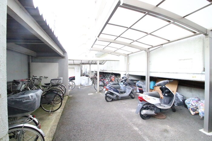 物件外観写真2　(駐輪場)