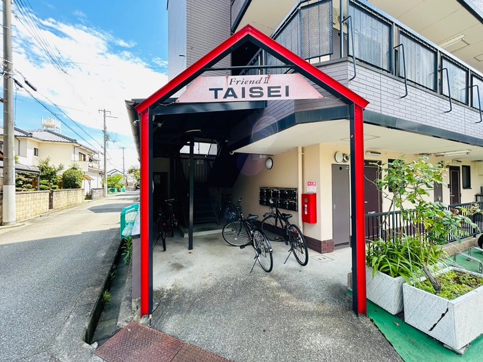 物件外観写真4　(エントランス部分)