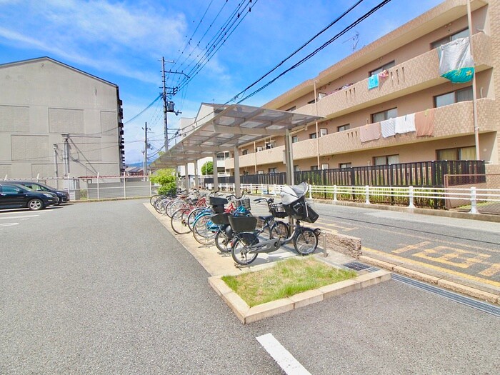物件外観写真5　(駐輪場)