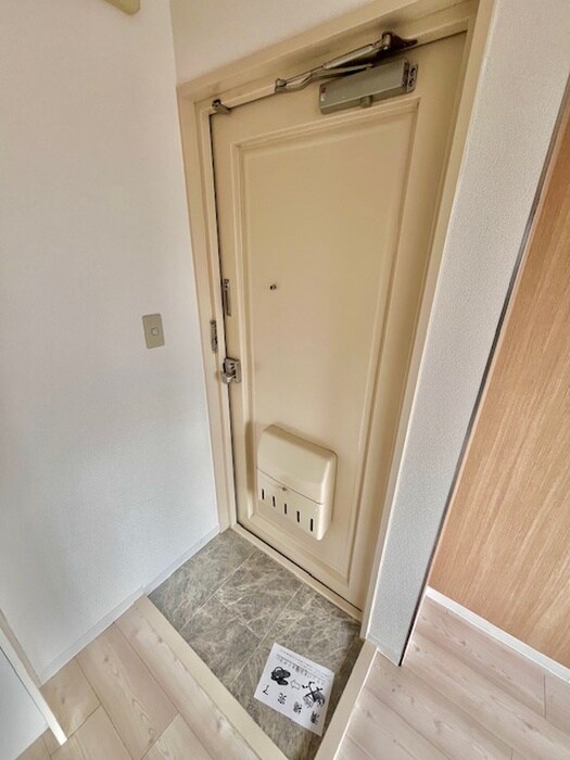 物件内観写真8　(玄関)
