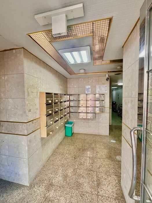 物件外観写真5　(エントランス部分)