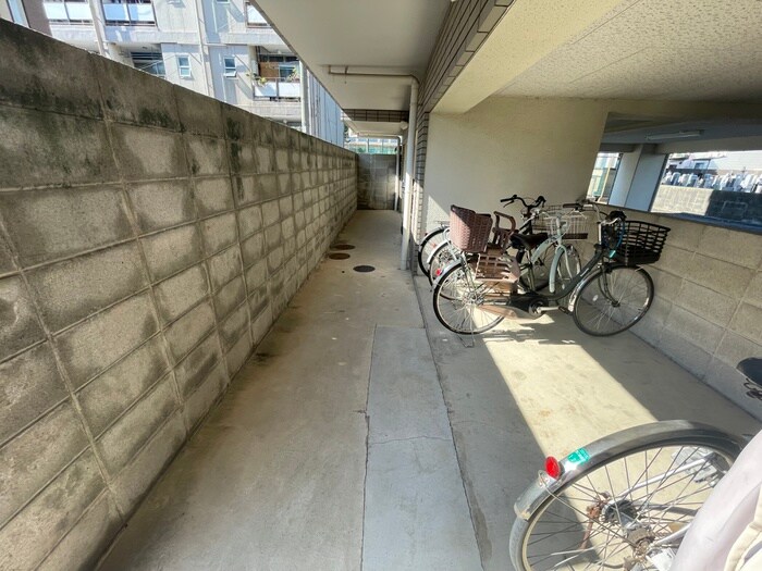 物件外観写真4　(駐輪場)