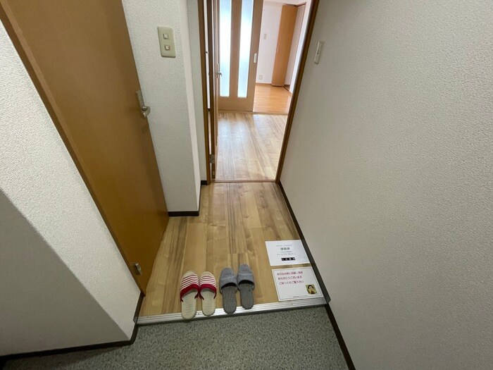 物件内観写真17　(玄関)