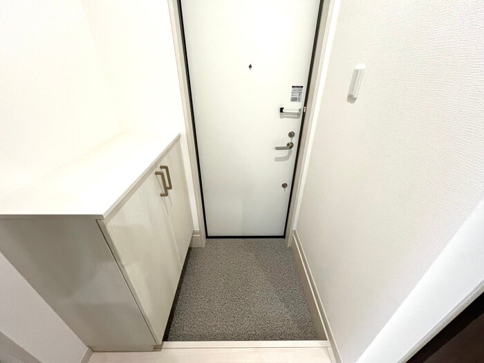 物件内観写真11　(玄関)