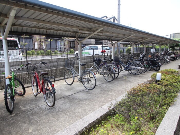 物件外観写真4　(駐輪場)