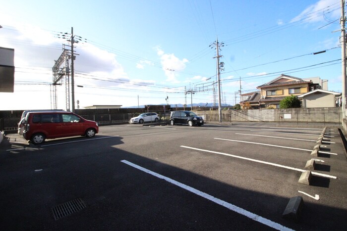 物件外観写真5　(駐車場)