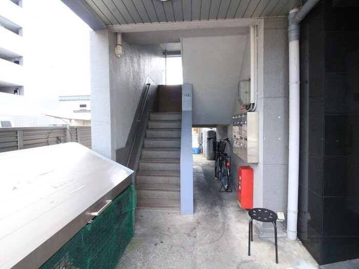 物件外観写真4　(エントランス部分)