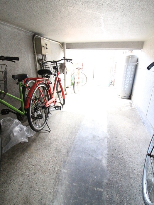 物件外観写真6　(駐輪場)