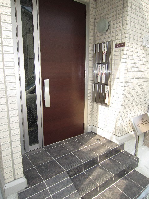 物件外観写真3　(エントランス部分)