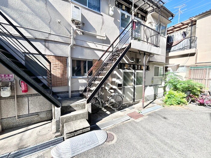 物件外観写真4　(エントランス部分)