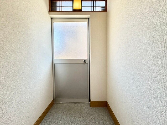 物件内観写真16　(玄関)