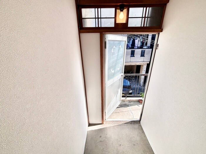 物件内観写真17　(玄関)