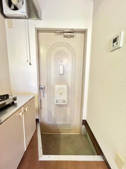 物件内観写真17　(玄関)