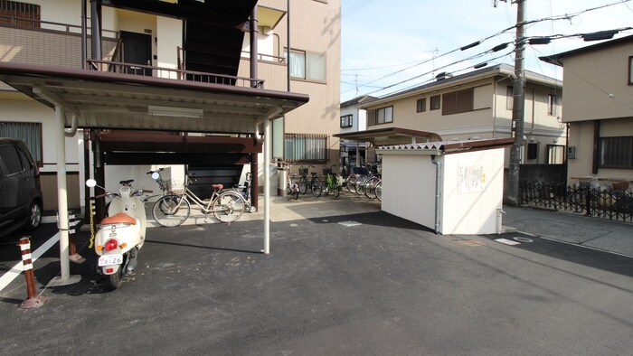 物件外観写真4　(エントランス部分)