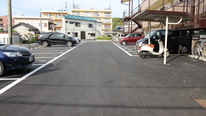 物件外観写真6　(駐車場)