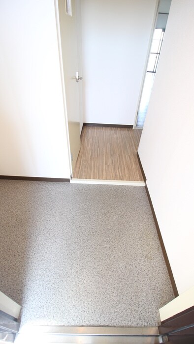 物件内観写真13　(玄関)