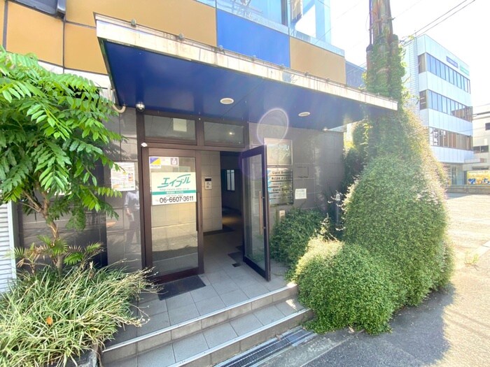 物件外観写真2　(エントランス部分)