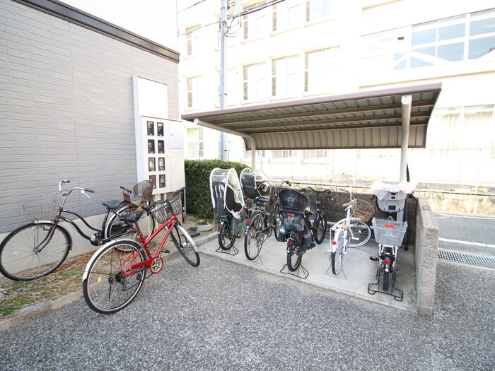 物件外観写真5　(駐輪場)