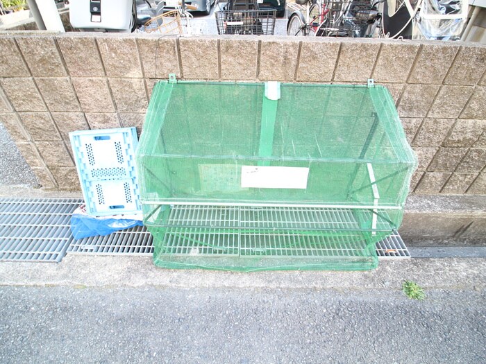 物件外観写真6　(エントランス部分)