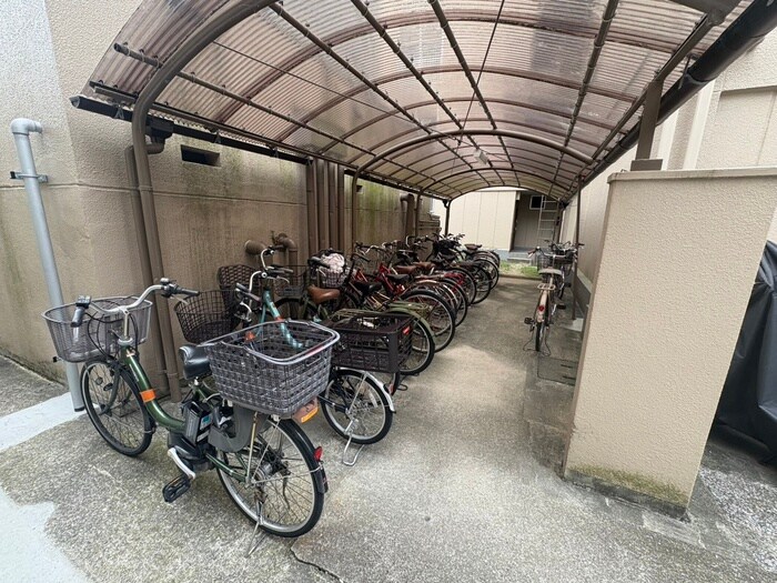 物件外観写真4　(駐輪場)