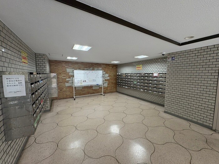 物件外観写真6　(エントランス部分)