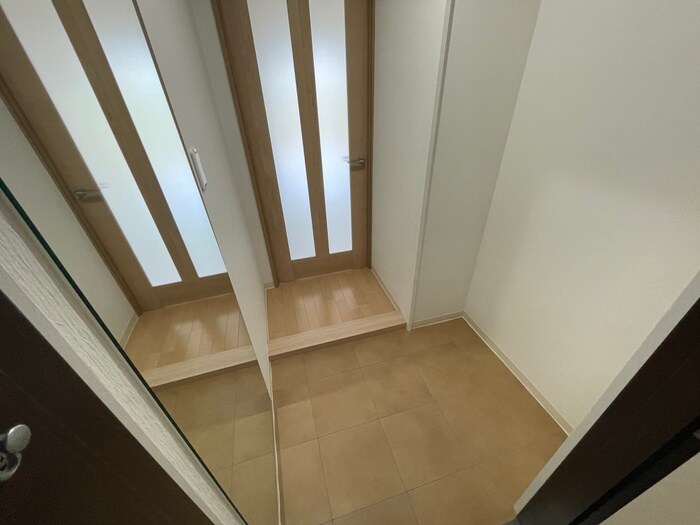 物件内観写真16　(玄関)