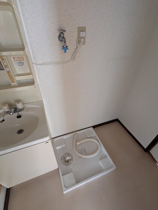 物件内観写真14　(洗濯機置場)