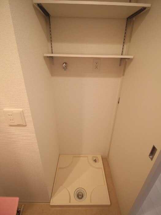 物件内観写真11　(洗濯機置場)