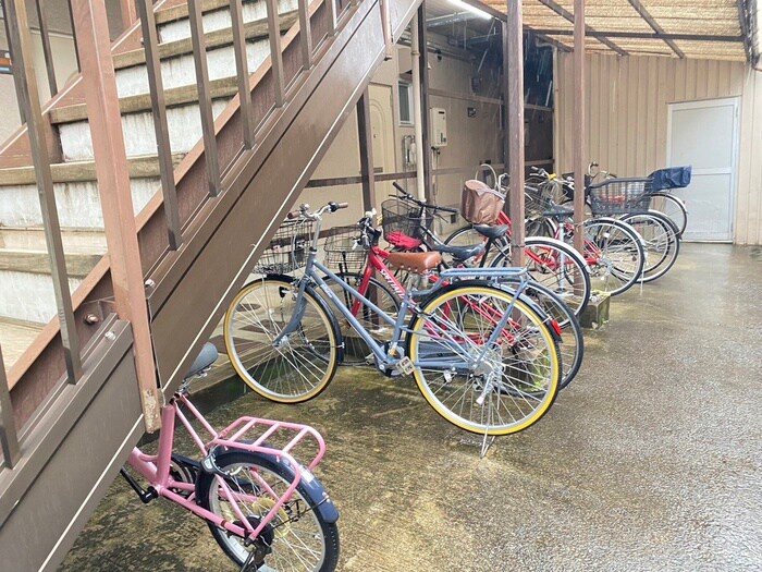 物件外観写真2　(駐輪場)