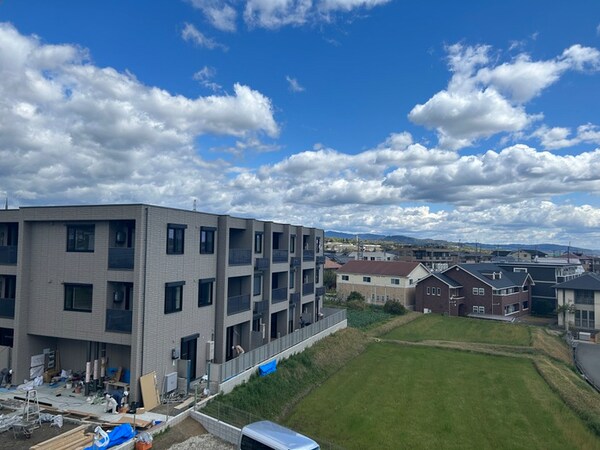 建築中