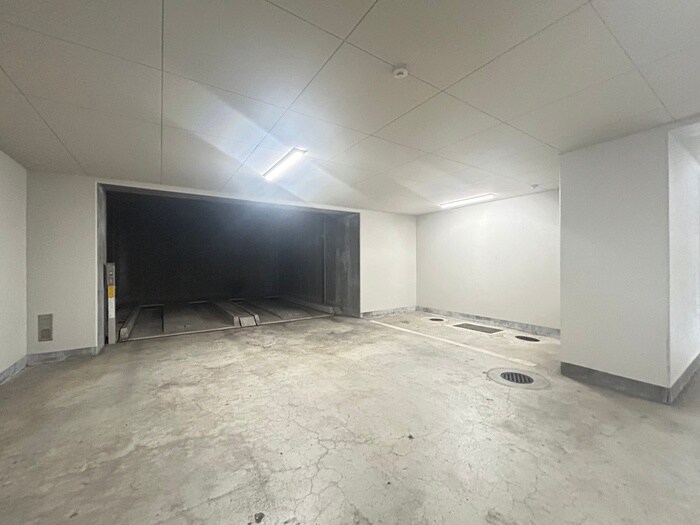 物件外観写真6　(駐車場)