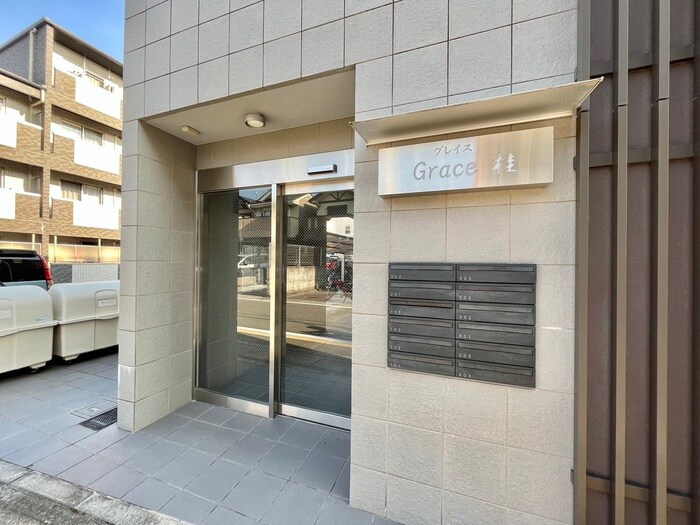 物件外観写真3　(エントランス部分)