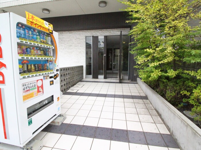 物件外観写真2　(エントランス部分)