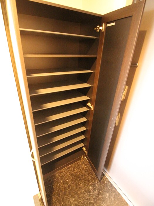 物件内観写真9　(靴箱)