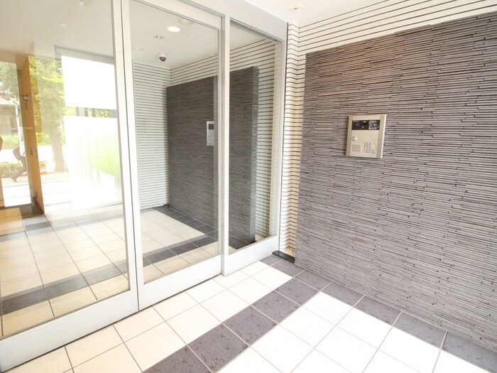 物件外観写真5　(エントランス部分)