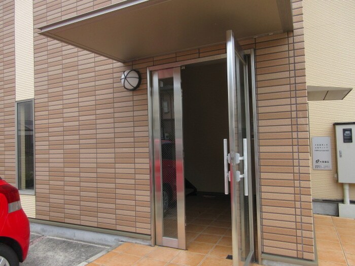 物件外観写真3　(エントランス部分)