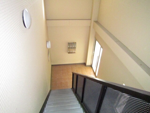 物件外観写真5　(エントランス部分)