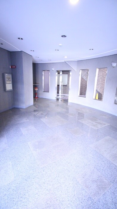 物件外観写真6　(エントランス部分)