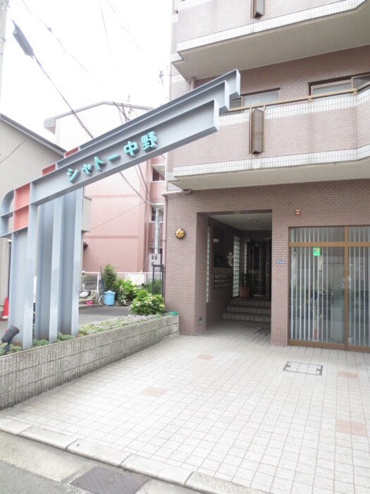 物件外観写真2　(エントランス部分)