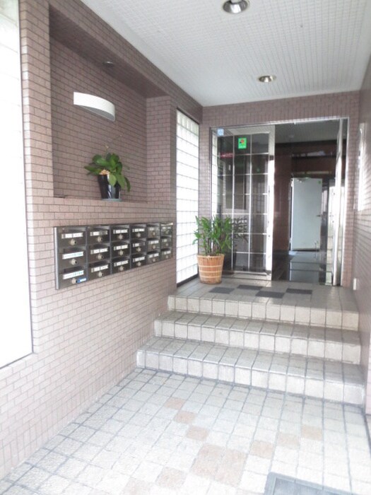 物件外観写真5　(エントランス部分)