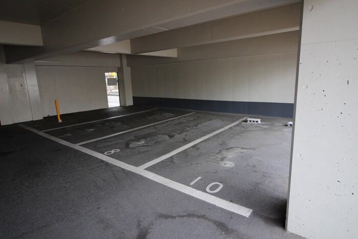 物件外観写真4　(駐車場)