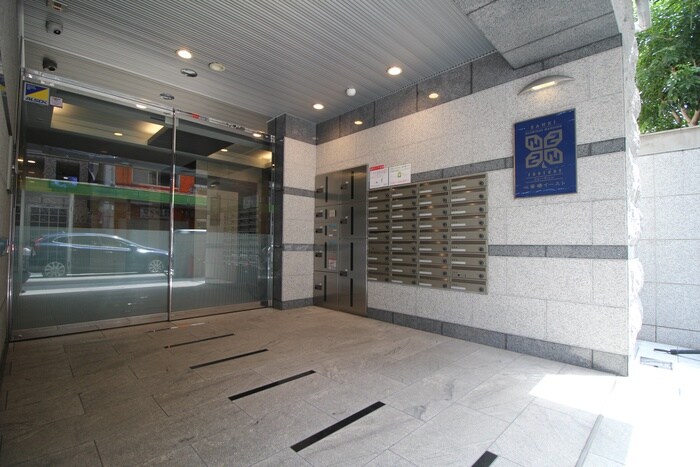 物件外観写真2　(エントランス部分)