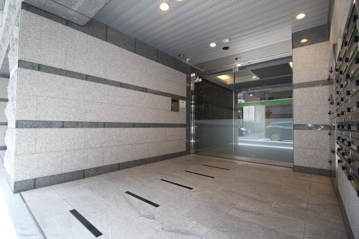 物件外観写真3　(エントランス部分)