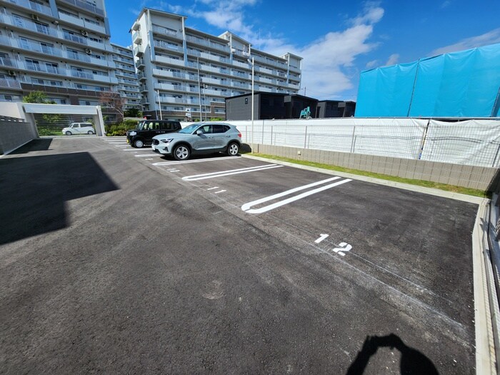 物件外観写真4　(駐車場)