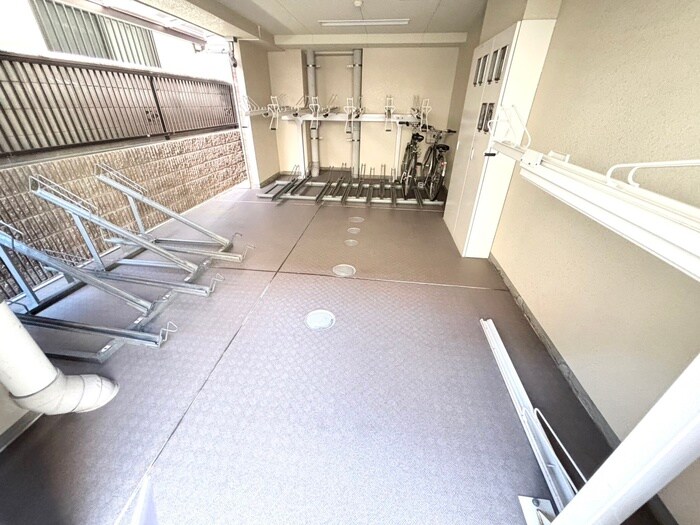 物件外観写真4　(駐輪場)