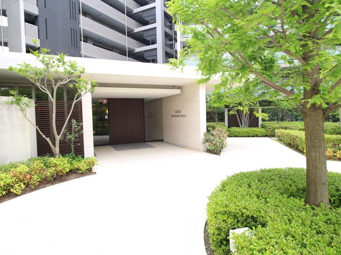 物件外観写真2　(エントランス部分)