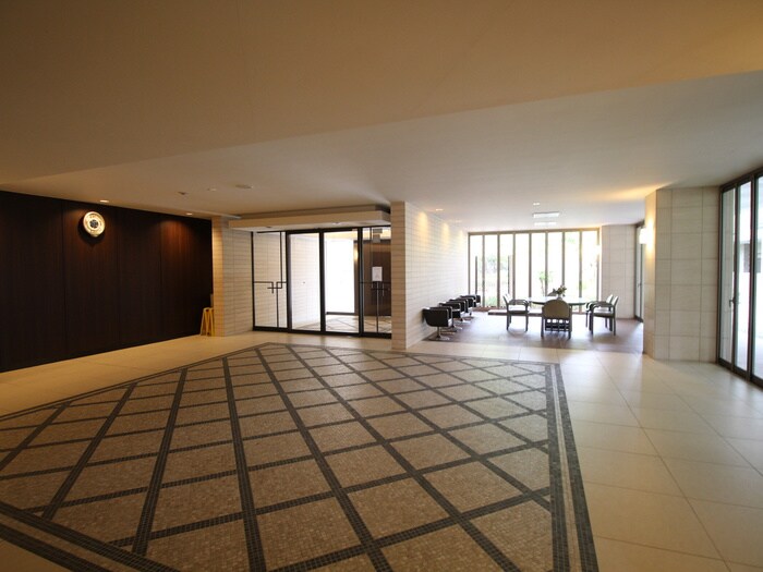 物件外観写真4　(エントランス部分)