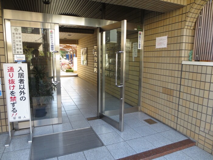 物件外観写真2　(エントランス部分)